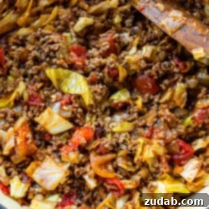 İrlanda Usulü Pratik Kıymalı Lahana 2 A photo of a plate full of juicy ground beef and cabbage