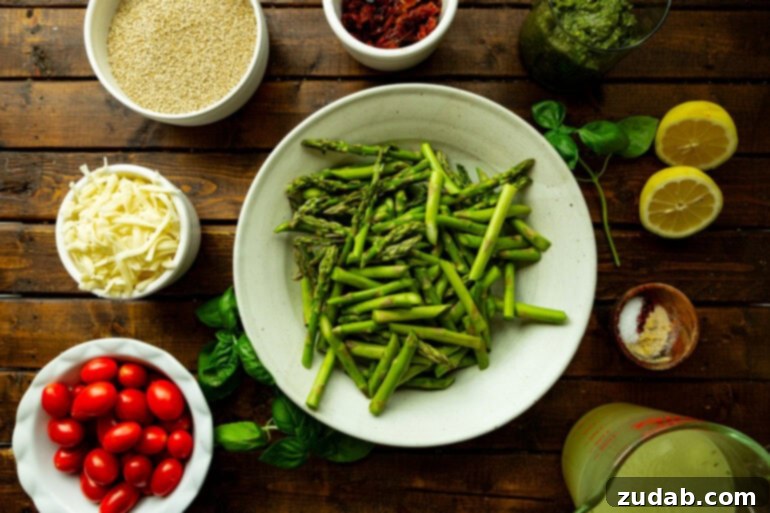 Pratik Tek Tavada Pesto Kuşkonmazlı Kinoa 5 a photo of all the ingredients for pesto asparagus quinoa sitting on a table in separate bowls