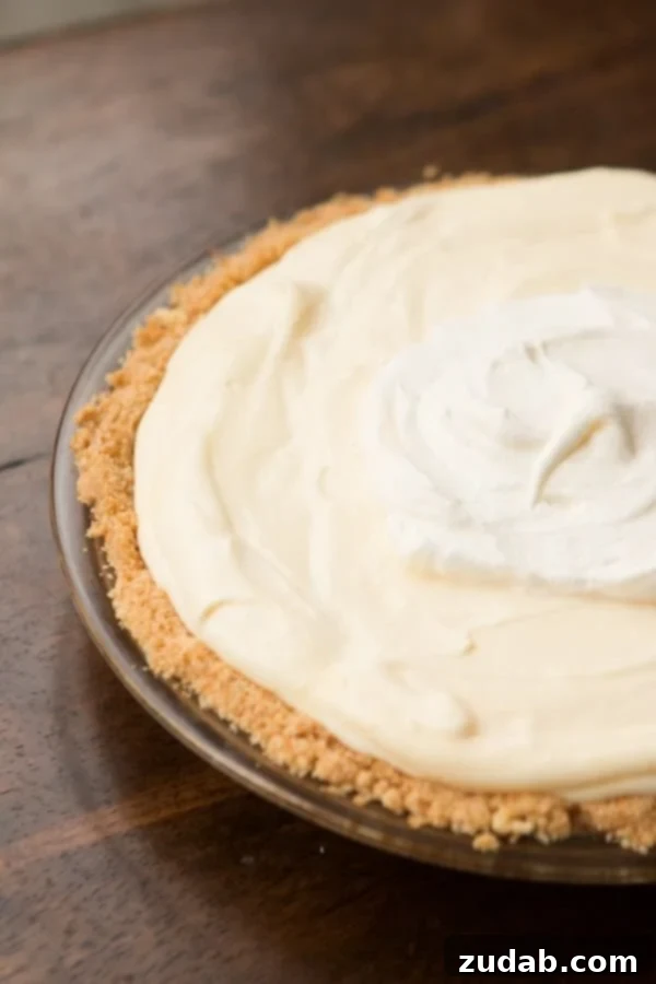 Easy No Bake Banana Cream Pie with a delicious nilla wafer crust ohsweetbasil.com Easy No Bake Banana Cream Pie with a delicious nilla wafer crust ohsweetbasil.com