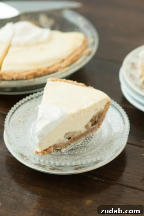 Easy No Bake Banana Cream Pie with a delicious nilla wafer crust ohsweetbasil.com Easy No Bake Banana Cream Pie with a delicious nilla wafer crust ohsweetbasil.com