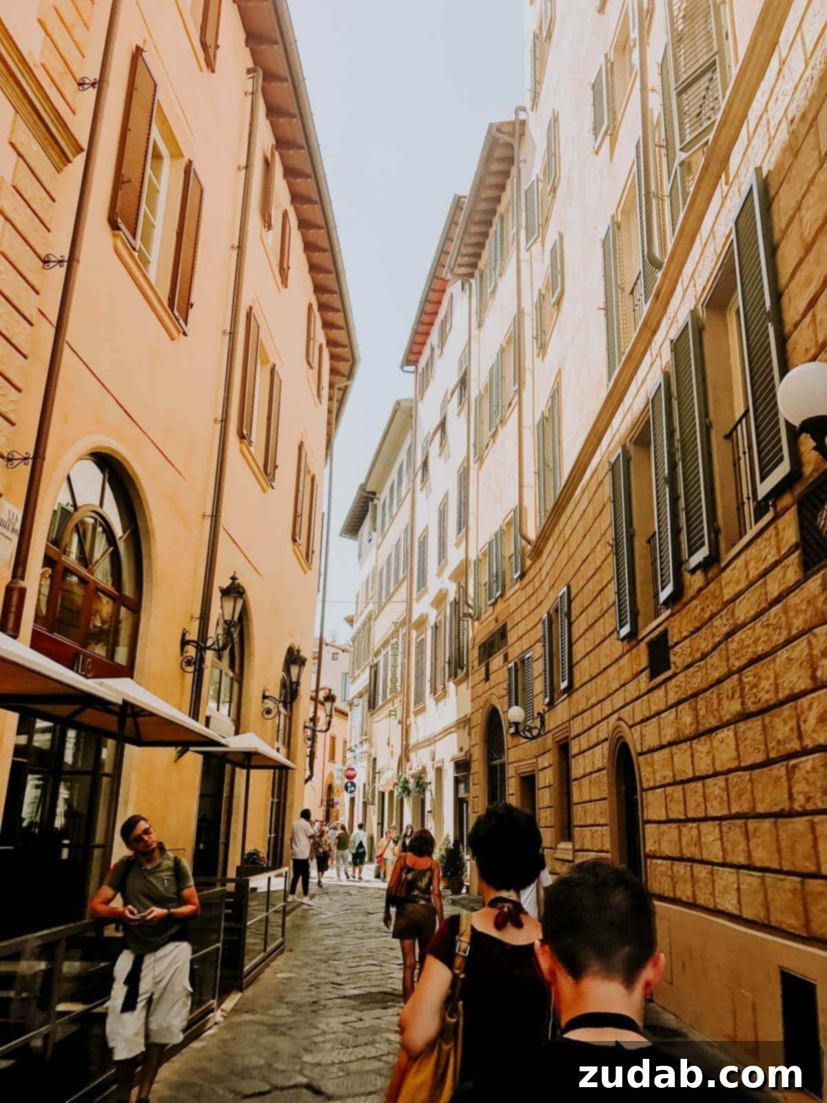 Your Definitive Florence Adventure 11 Winding Streets of Florence, Italy. Wander and discover its beauty.