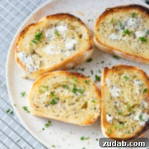 En Lezzetli Sarımsaklı Ekmek Tarifi 2 A perfectly golden and crisp slice of homemade garlic bread.