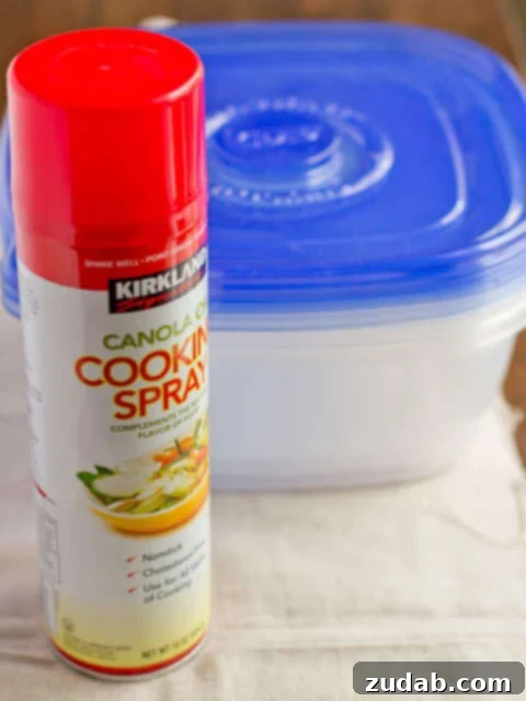 Easy Kitchen Hack: Use Cooking Spray to Avoid Tupperware Stains Preventing Tupperware stains with cooking spray before storing tomato-based sauces