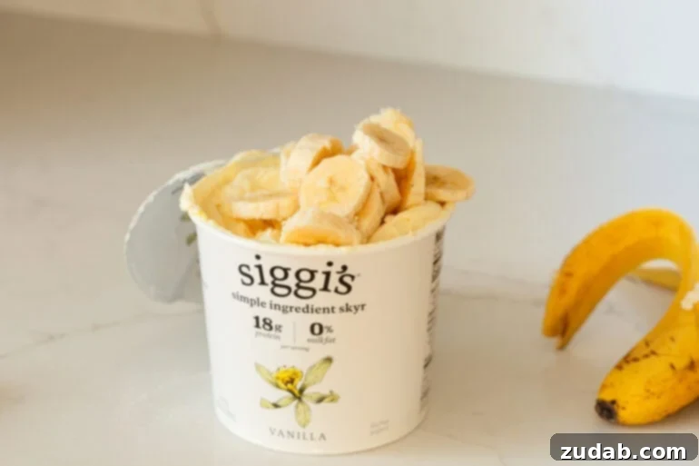 Banana Cream Dream: Yogurt Cheesecake Fusion 5 Banana Slices on Yogurt